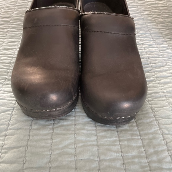 Dansko size 38 brown clogs - Picture 2 of 7